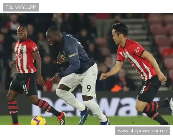 曼联前锋姆伯莫荣膺英超十月最佳球员展现出色表现